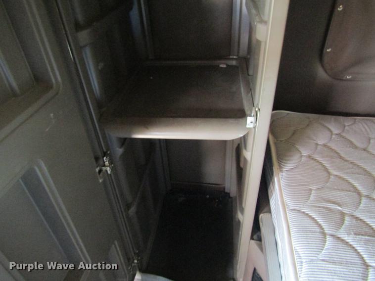 image for item DD8496 2009 Peterbilt 387 semi truck