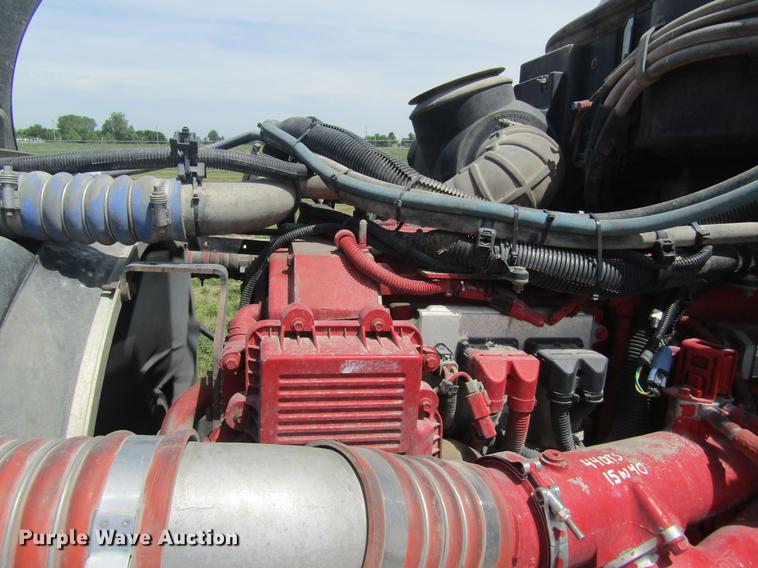 image for item DD8496 2009 Peterbilt 387 semi truck