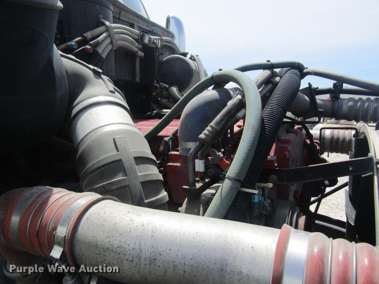 image for item DD8496 2009 Peterbilt 387 semi truck