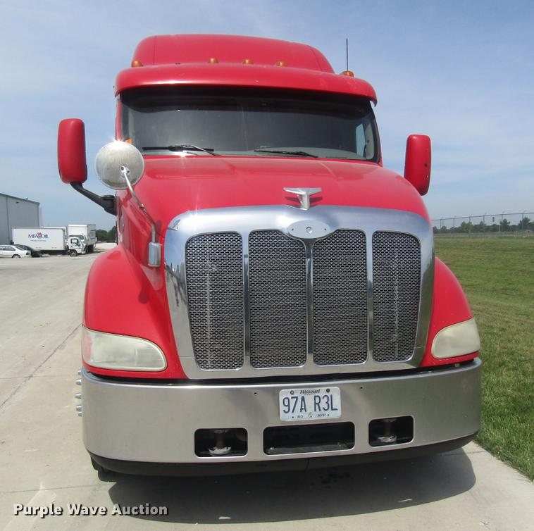 image for item DD8497 2008 Peterbilt 387 semi truck