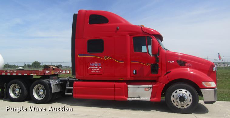 image for item DD8497 2008 Peterbilt 387 semi truck