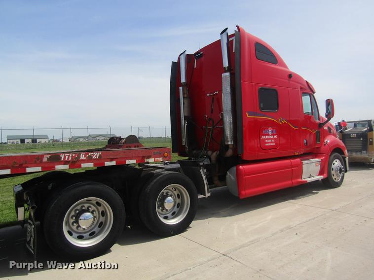 image for item DD8497 2008 Peterbilt 387 semi truck