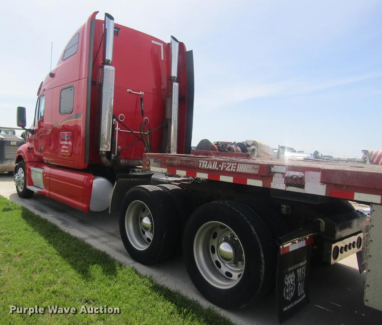 image for item DD8497 2008 Peterbilt 387 semi truck