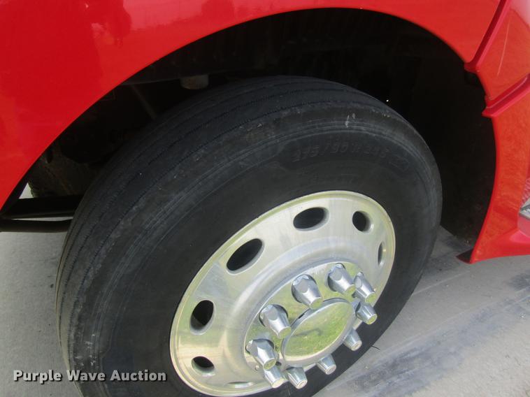 image for item DD8497 2008 Peterbilt 387 semi truck