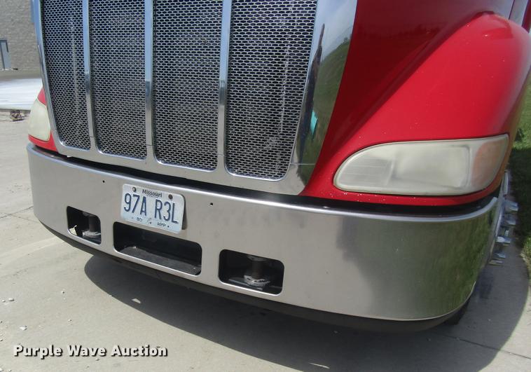 image for item DD8497 2008 Peterbilt 387 semi truck