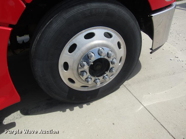 image for item DD8497 2008 Peterbilt 387 semi truck