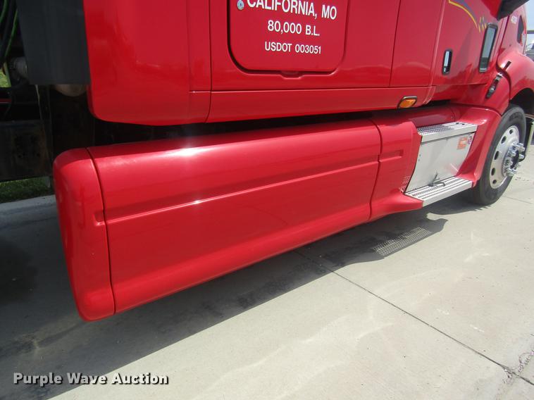 image for item DD8497 2008 Peterbilt 387 semi truck