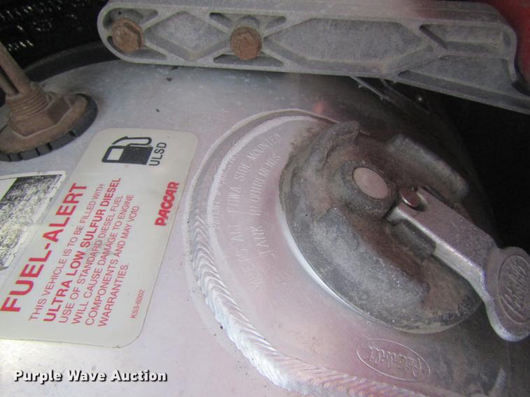 image for item DD8497 2008 Peterbilt 387 semi truck