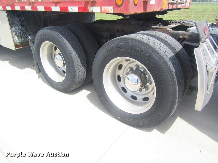 image for item DD8497 2008 Peterbilt 387 semi truck