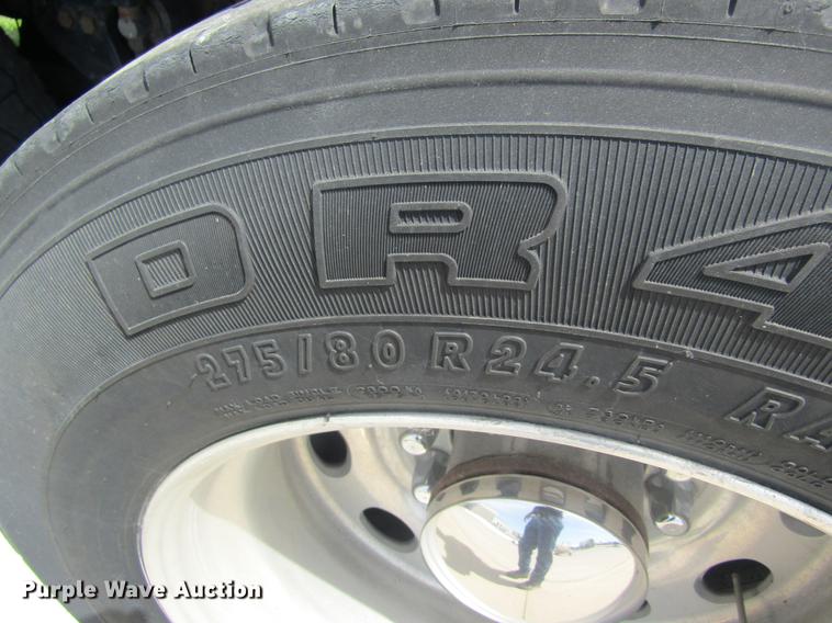 image for item DD8497 2008 Peterbilt 387 semi truck