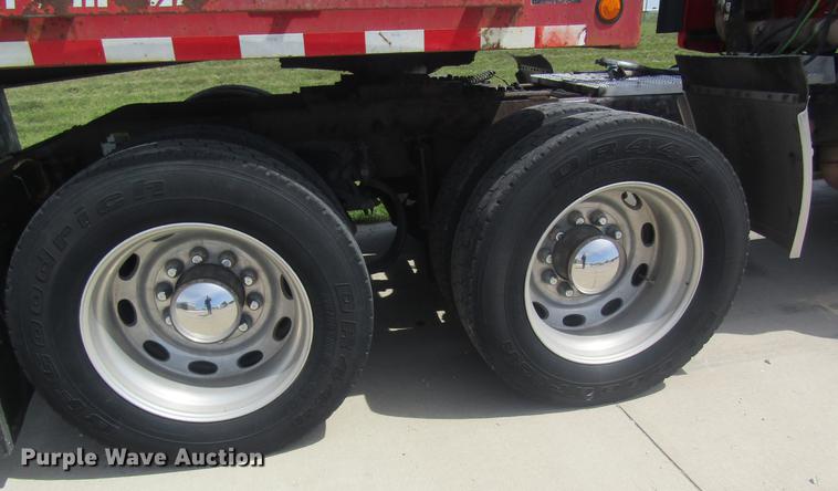 image for item DD8497 2008 Peterbilt 387 semi truck