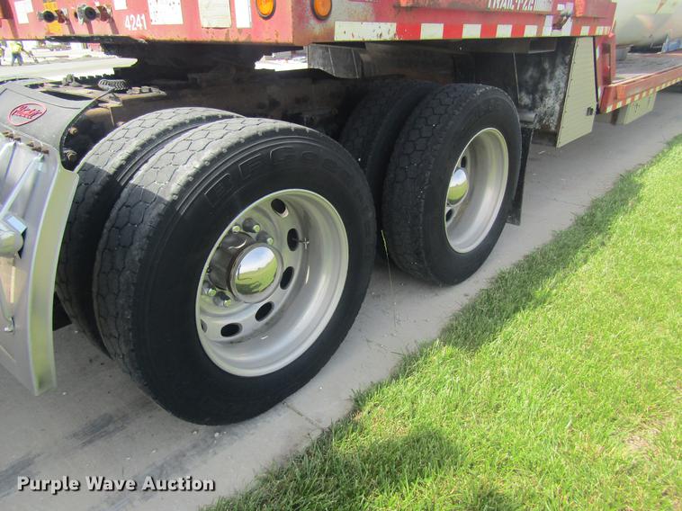 image for item DD8497 2008 Peterbilt 387 semi truck