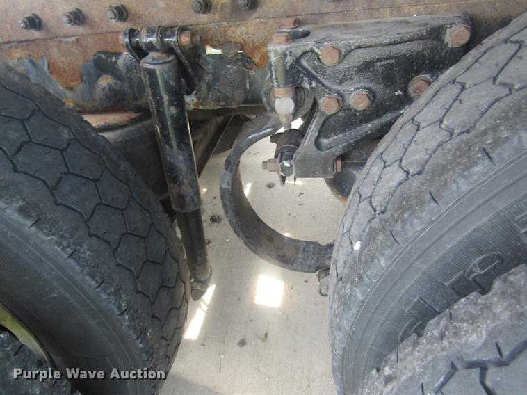 image for item DD8497 2008 Peterbilt 387 semi truck