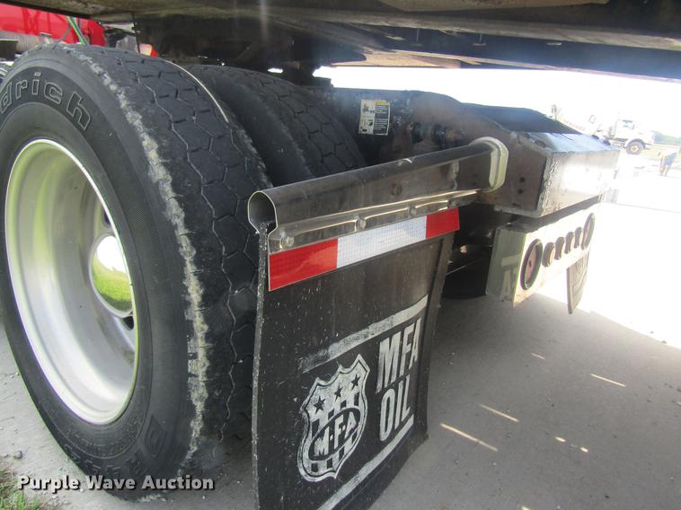 image for item DD8497 2008 Peterbilt 387 semi truck