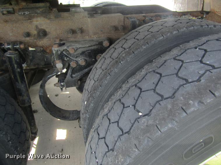 image for item DD8497 2008 Peterbilt 387 semi truck