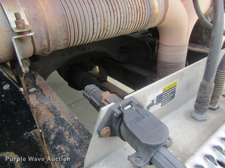 image for item DD8497 2008 Peterbilt 387 semi truck