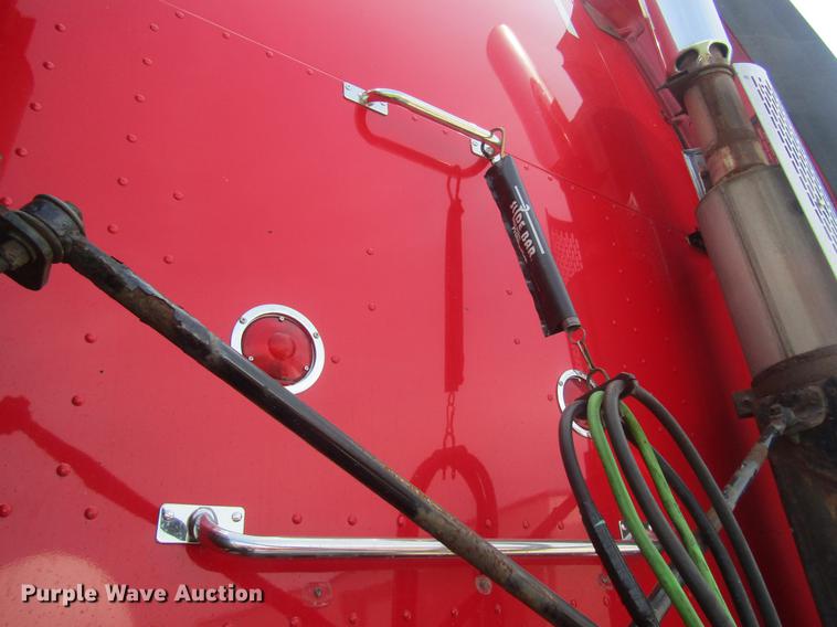 image for item DD8497 2008 Peterbilt 387 semi truck