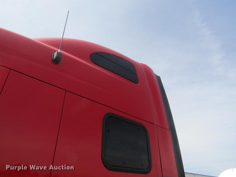 image for item DD8497 2008 Peterbilt 387 semi truck