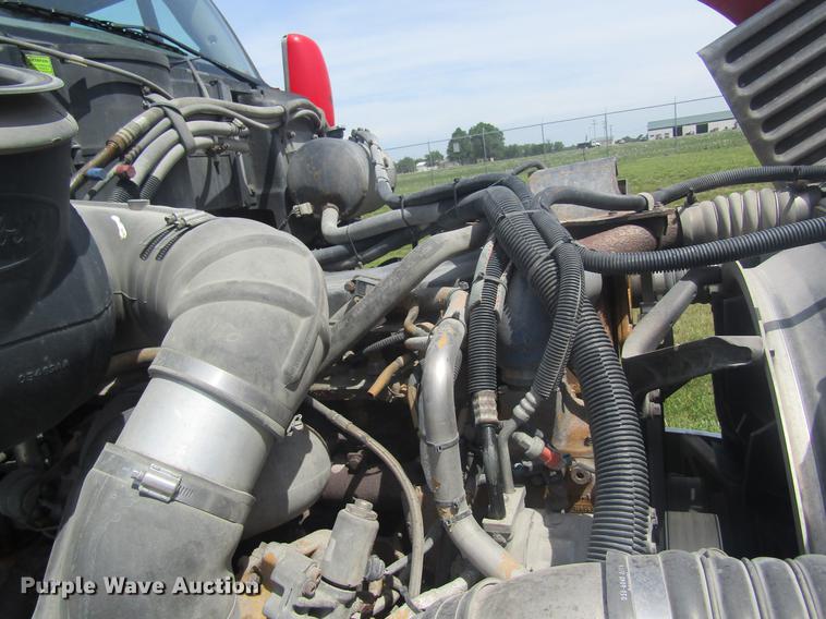 image for item DD8497 2008 Peterbilt 387 semi truck