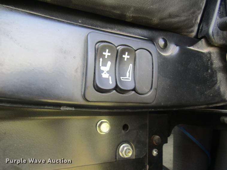 image for item DD8497 2008 Peterbilt 387 semi truck