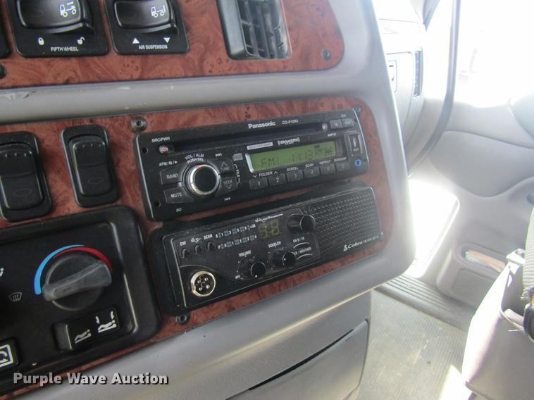 image for item DD8497 2008 Peterbilt 387 semi truck