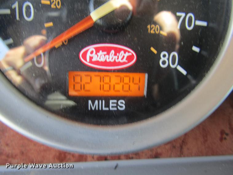 image for item DD8497 2008 Peterbilt 387 semi truck