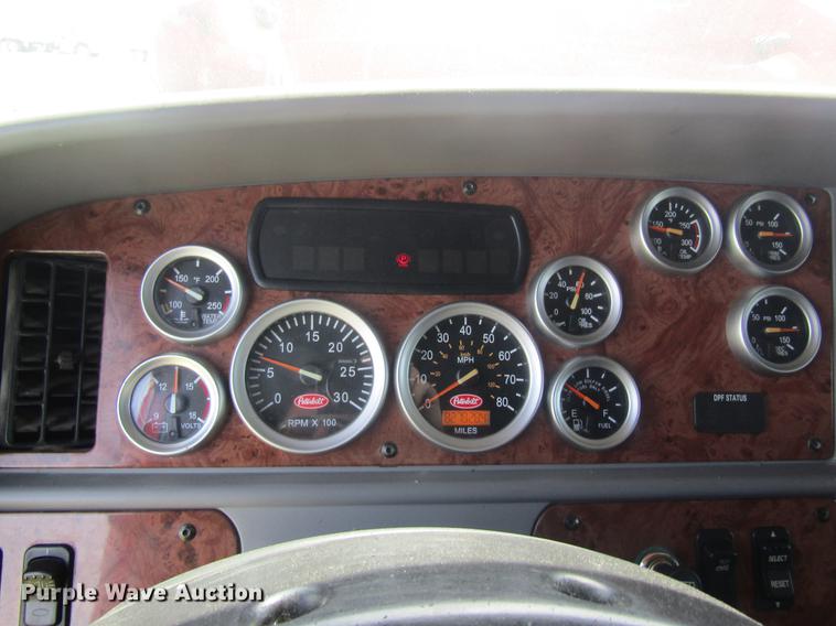 image for item DD8497 2008 Peterbilt 387 semi truck