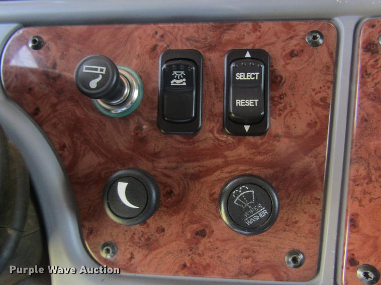 image for item DD8497 2008 Peterbilt 387 semi truck