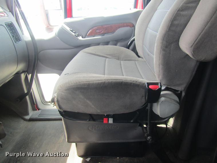 image for item DD8497 2008 Peterbilt 387 semi truck