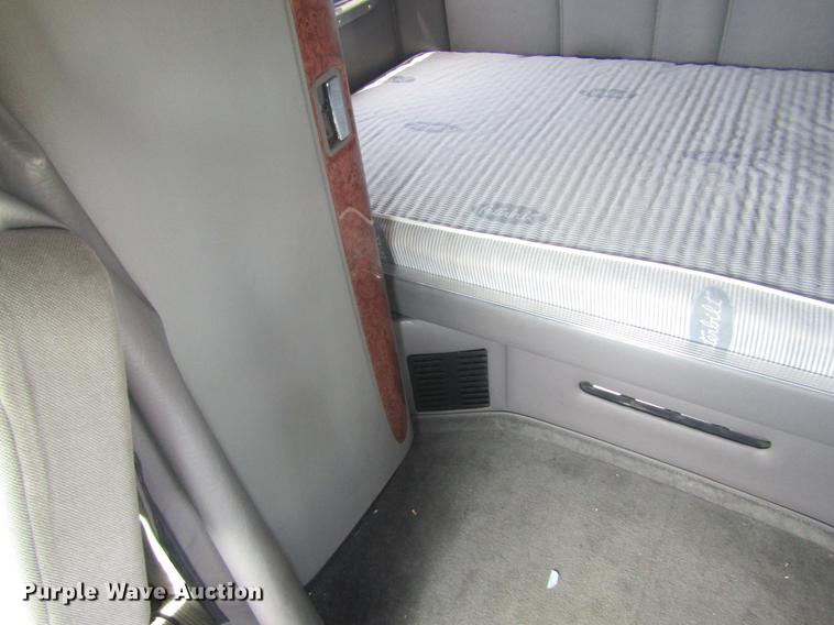 image for item DD8497 2008 Peterbilt 387 semi truck