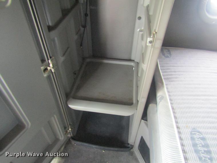 image for item DD8497 2008 Peterbilt 387 semi truck