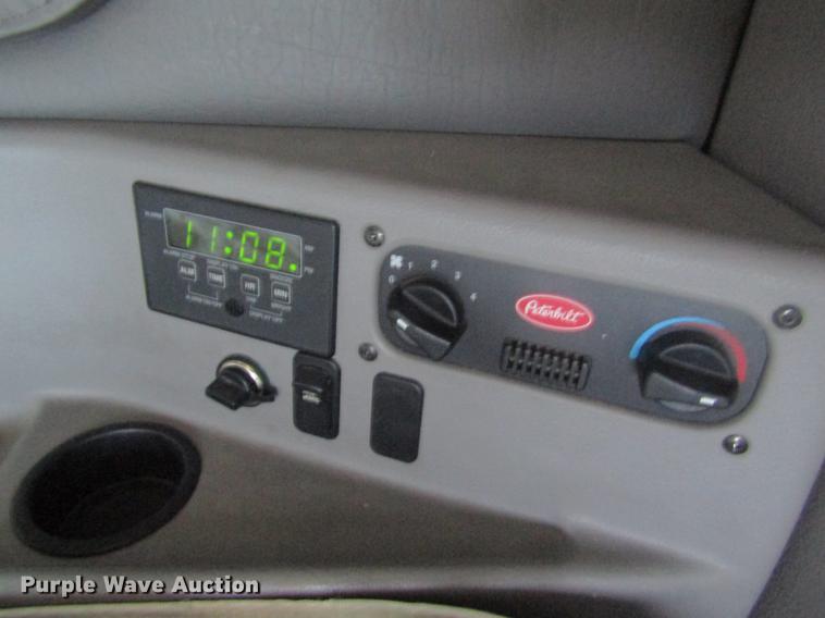 image for item DD8497 2008 Peterbilt 387 semi truck