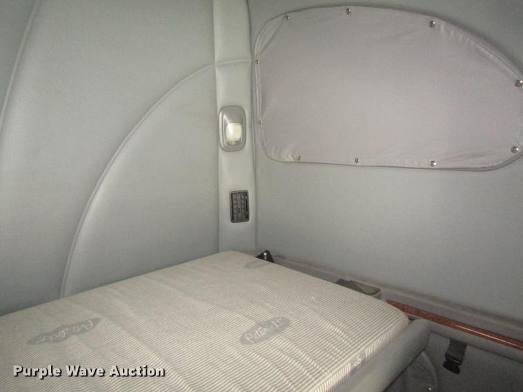 image for item DD8497 2008 Peterbilt 387 semi truck