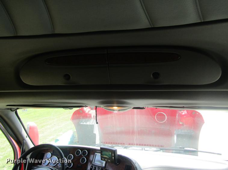 image for item DD8497 2008 Peterbilt 387 semi truck