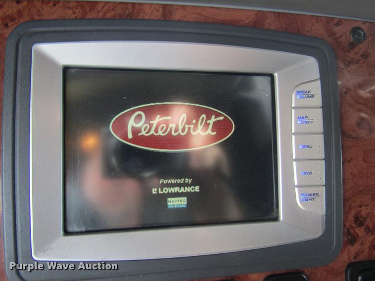 image for item DD8497 2008 Peterbilt 387 semi truck