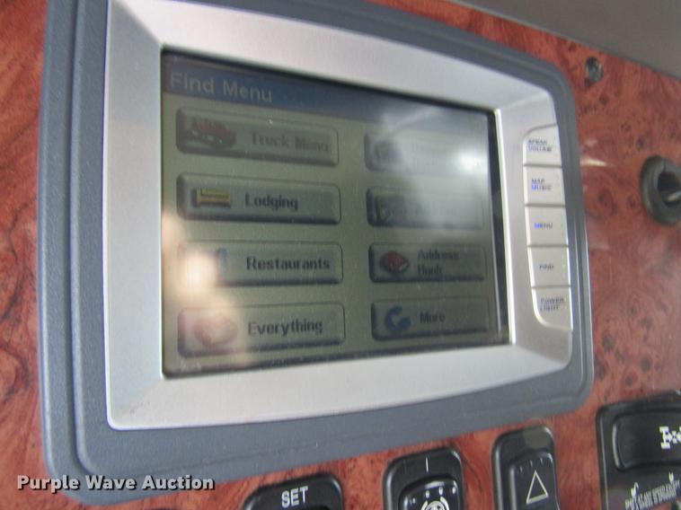 image for item DD8497 2008 Peterbilt 387 semi truck