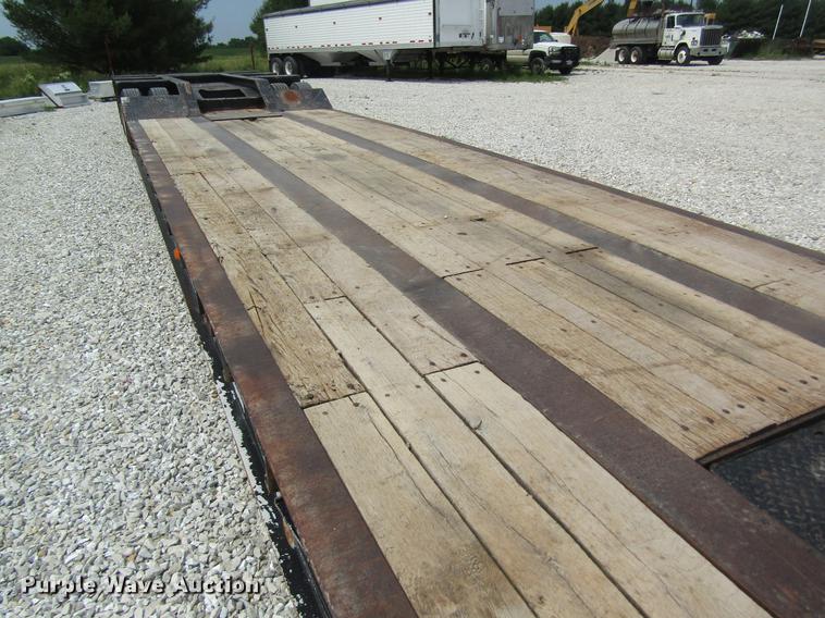 image for item DD8509 2002 Eager Beaver 50GSL lowboy equipment trailer