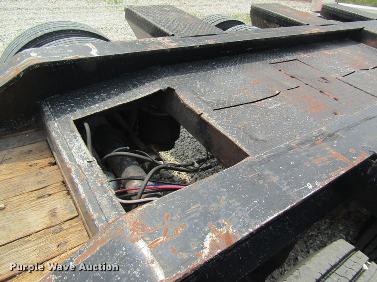 image for item DD8509 2002 Eager Beaver 50GSL lowboy equipment trailer