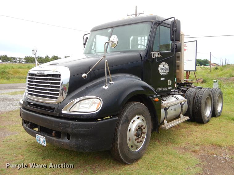 image for item EK9500 2006 Freightliner Columbia 120 semi truck