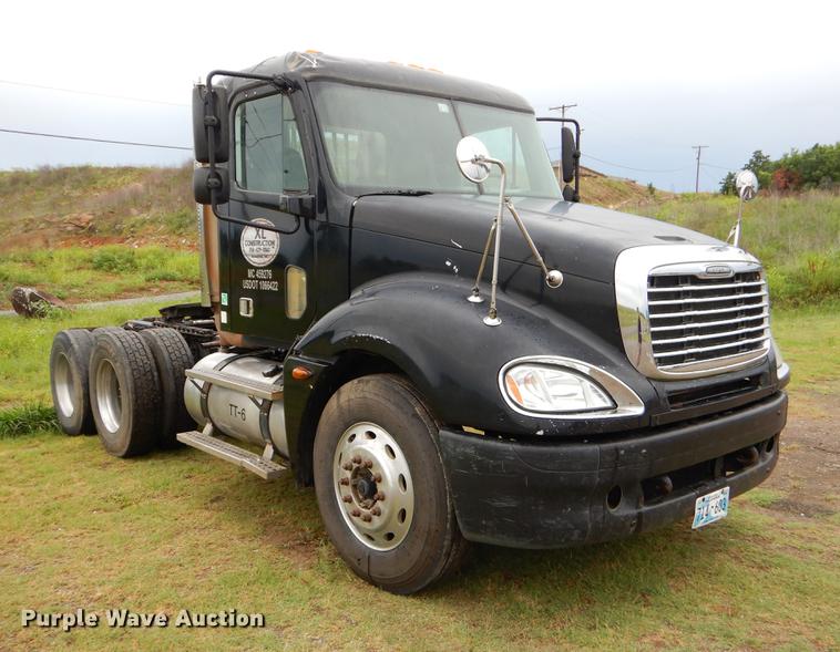 image for item EK9500 2006 Freightliner Columbia 120 semi truck