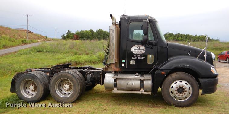 image for item EK9500 2006 Freightliner Columbia 120 semi truck