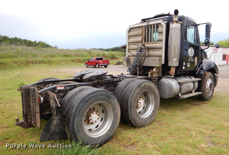 image for item EK9500 2006 Freightliner Columbia 120 semi truck