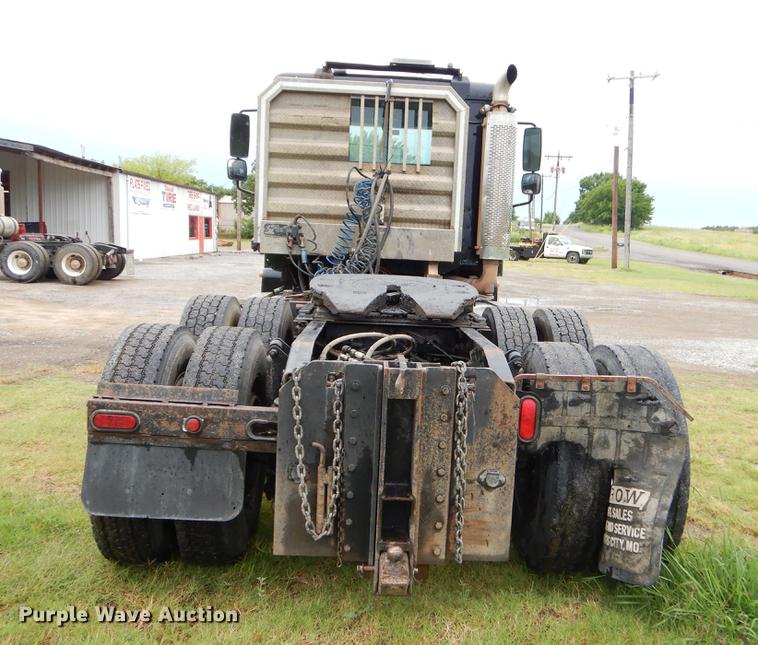 image for item EK9500 2006 Freightliner Columbia 120 semi truck