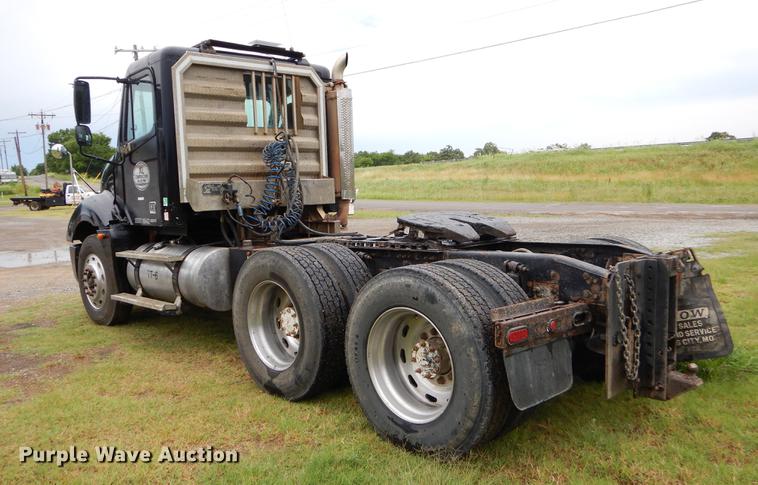 image for item EK9500 2006 Freightliner Columbia 120 semi truck