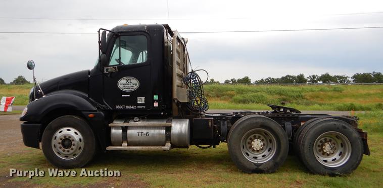 image for item EK9500 2006 Freightliner Columbia 120 semi truck