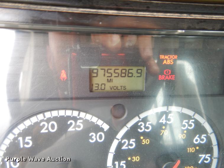 image for item EK9500 2006 Freightliner Columbia 120 semi truck