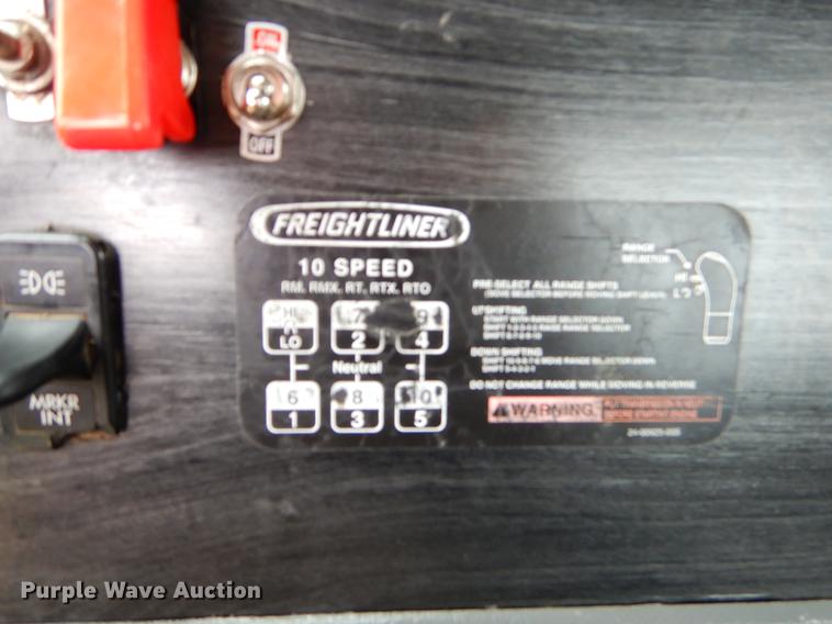 image for item EK9500 2006 Freightliner Columbia 120 semi truck