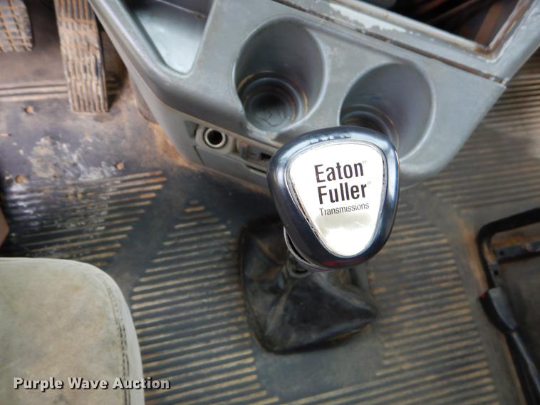 image for item EK9500 2006 Freightliner Columbia 120 semi truck