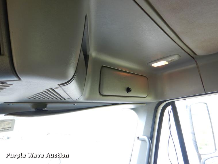 image for item EK9500 2006 Freightliner Columbia 120 semi truck