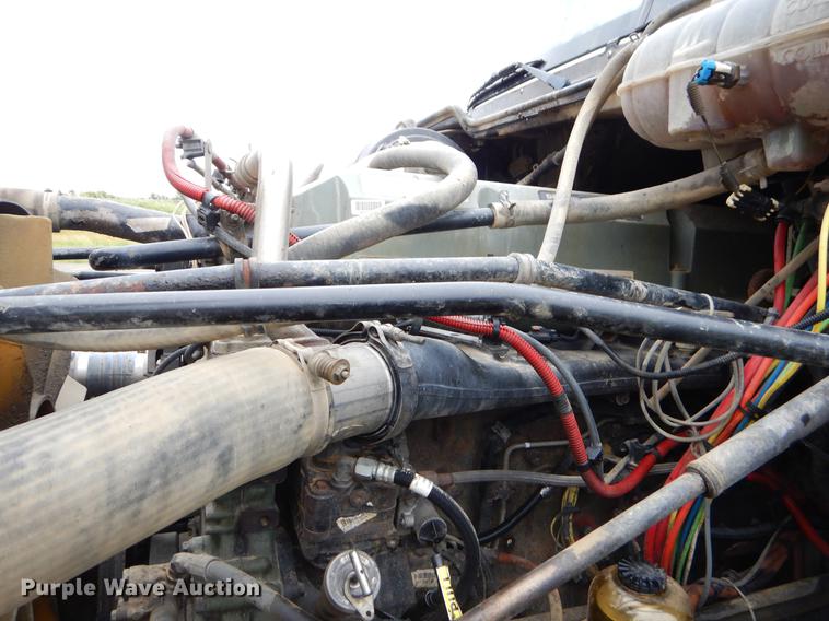 image for item EK9500 2006 Freightliner Columbia 120 semi truck